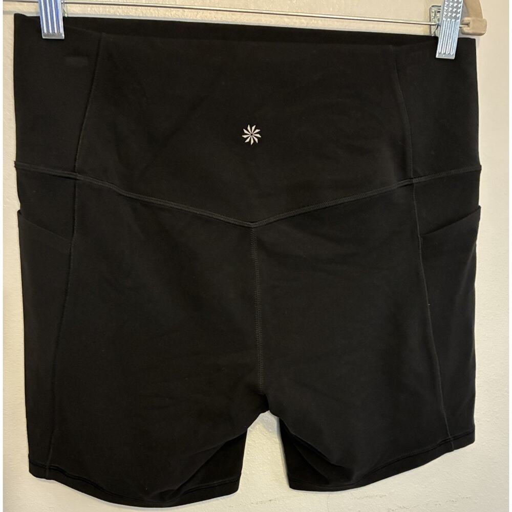 Athleta Salutation Stash High Rise 7" Short Black Size Large Pockets Biker Gym